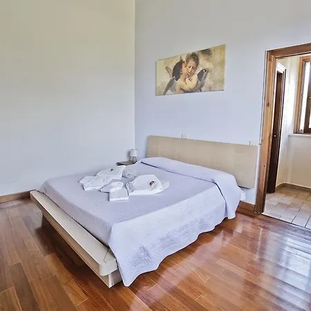 La Dolce Vita 4*